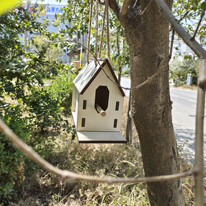 Fabrika doğrudan doğal ahşap renkli katı ahşap Birdhouse düğme kuş yuva çatı Hangable kuş yetiştiriciliği mobilya Diy boyama için - Product Image 3