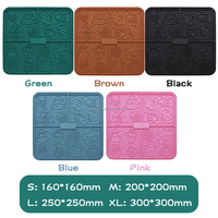 Tapis de léchage pour animaux de compagnie en silicone à motif de Noël, anti-anxiété, antidérapant, pour chiens de petite, moyenne et grande taille