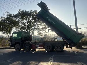 Camion à benne basculante d'occasion HOWO 8*4 Prix ​​abordable Excellentes performances Camion à benne basculante d'occasion HOWO à vendre 12 pneus - Product Image 5