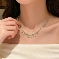 Collier en pierre naturelle et cuivre style bambou, design resort, polyvalent, délicat, ultra-féerique, avec pendentif goutte d'eau perlé – Collection été