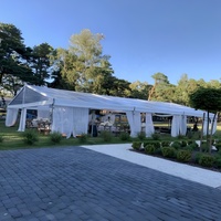 Grande Tente d'Événement à Structure en Aluminium à Portée Large avec Couverture en PVC, Fenêtres de Style Église, pour Location Extérieure Mariages et Fêtes