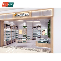 Étagère de présentation contemporaine en matériaux variés pour boutique, design de vente au détail pour produits de beauté