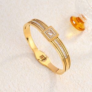 Kadın paslanmaz çelik 18K altın kaplama zirkon kakma geometrik takı seti-bilezik kolye yüzük küpe kombinasyonu hediyeler - Product Image 4
