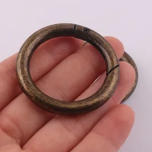 Borsa in metallo in lega di ottone antico da 43mm moschettone con cancello a molla rotondo o anello