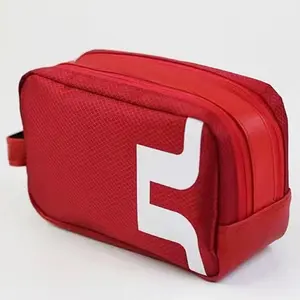 Tas perlengkapan mandi merah, tas perlengkapan mandi olahraga nilon tahan air dengan pegangan gantung, organizer tas perjalanan