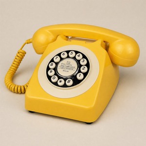 Téléphone fixe filaire vintage antique jaune à cadran rotatif avec cordon enroulé - Product Image 1