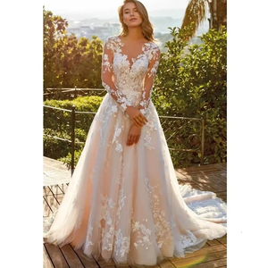 Robe de mariée élégante personnalisée en dentelle, coupe trapèze, manches longues, appliquée, col rond, traîne balayante, couleur champagne, grandes tailles - Product Image 1