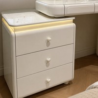 Coiffeuse de chambre en MDF au design français avec miroir LED intégré, tiroirs extensibles et réglables, et structure durable