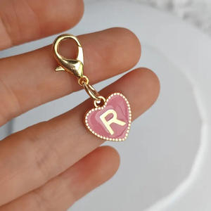 Letras alfabeto dupla face rosa coração Keychain amor gota óleo liga acessórios pingente com fecho lagosta - Product Image 6