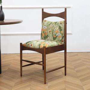 Chaise de salle à manger en bois massif de frêne style rétro, design vintage français, pour usage domestique ou hôtelier - Product Image 2