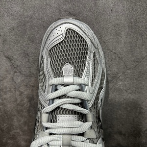 Venta al por mayor de fábrica de zapatillas deportivas de alta calidad, diseño original, a la moda, antideslizantes, cómodas y ligeras. - Product Image 4