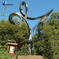 Sculpture de mascotte abstraite moderne en acier inoxydable forgé à la main avec surface miroir polie pour la décoration de jardins extérieurs et d'espaces publics
