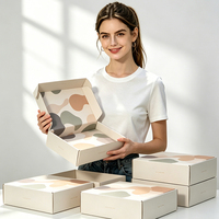 Boîtes d'expédition en carton ondulé rigide mat gaufré de couleur personnalisée, en matériaux recyclés, pour vêtements, chapeaux, avec poignée et éponge portable