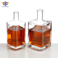 Bouteilles de vin en verre rond transparent de haute qualité 500ml 750ml Mini Gin Whisky Tequila Rhum Vodka avec bouchon en chêne Emballage en boîte