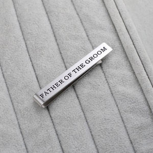 oux Simple Col En Métal Clip En Gros Gravé Pas <span class=keywords><strong>Cher</strong></span> En Acier Inoxydable Logo Personnalisé Hommes Cravate Clips pour père cadeaux - Product Image 3