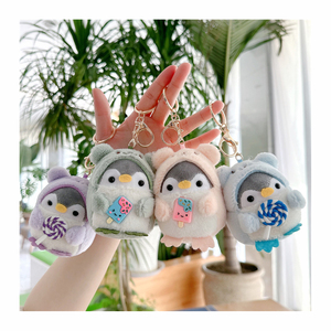 2024 mới tùy chỉnh nhồi bông đồ chơi sang trọng Keychain chim cánh cụt với áo khác nhau nóng bán nhồi Keychain cho cần cẩu máy - Product Image 1