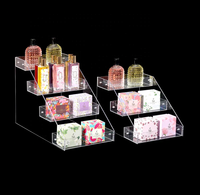Présentoir de parfums et cosmétiques portable en acrylique OEM d'usine, taille personnalisable, présentoir trapézoïdal multicouche