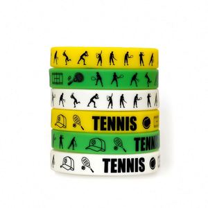 Bracelet en caoutchouc de tennis personnalisé avec logo, bracelet en silicone pour les sports et les événements, fournitures pour fêtes, cadeaux décoratifs sur le thème du tennis - Product Image 1