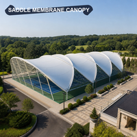 Abri sportif multi-terrains en membrane pour court de tennis, forme de selle, en treillis d'acier translucide, imperméable et résistant aux UV