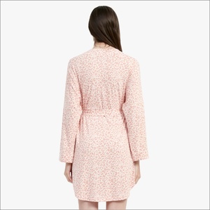 Robe kimono en bambou de haute qualité pour femmes, robe en bambou à fleurs pour salon décontracté avec MOQ faible de 20 pièces - Product Image 3