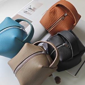 Sac à cosmétiques portable personnalisé en usine, en cuir PU de qualité supérieure, pochette à maquillage carrée, élégante et <span class=keywords><strong>minimaliste</strong></span>, organiseur de voyage pour cosmétiques - Product Image 1
