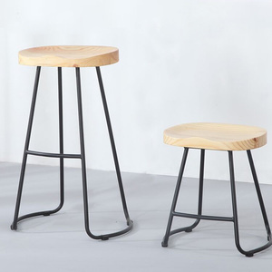 Sedia di Lusso Moderna <span class=keywords><strong>in</strong></span> <span class=keywords><strong>Legno</strong></span> Massello con Sgabello Alto <span class=keywords><strong>in</strong></span> <span class=keywords><strong>Legno</strong></span> <span class=keywords><strong>e</strong></span> Gambe <span class=keywords><strong>in</strong></span> <span class=keywords><strong>Ferro</strong></span>, Colore Personalizzabile per Sala da Pranzo, Bar, Hotel o Soggiorno - Product Image 2