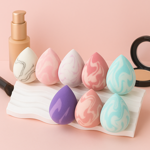 Éponge de maquillage bicolore noir et blanc, logo personnalisé en relief, super douce, sans latex, marque privée OEM, applicateur de fond de teint - Product Image 6
