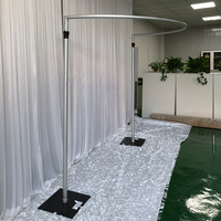 Structure de support incurvée pour mariage, en alliage d'aluminium de haute qualité, assemblée et réglable, pour la décoration de fond d'événements d'équipe