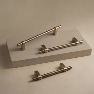 Maniglie <span class=keywords><strong>per</strong></span> <span class=keywords><strong>Mobili</strong></span> da Cucina in Ottone Massiccio H59, Maniglie <span class=keywords><strong>per</strong></span> <span class=keywords><strong>Mobili</strong></span> in Bronzo Spazzolato 96 128 160mm, <span class=keywords><strong>Ferramenta</strong></span> <span class=keywords><strong>per</strong></span> Ante Armadio in Bronzo Anticato - Product Image 1