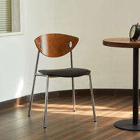 Chaise de salle à manger en bois massif minimaliste nordique avec dossier d'art en fer pour bureau à domicile Internet café café lait thé boutique Design