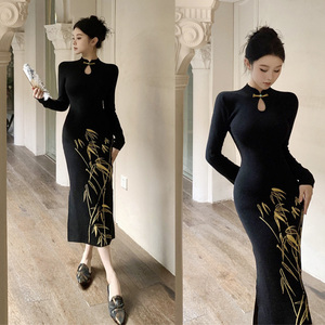 Le maniche lunghe presentano motivi di bambù dorati e una scollatura a buco della serratura che crea un <span class=keywords><strong>Look</strong></span> elegante e tradizionale in stile cinese - Product Image 4