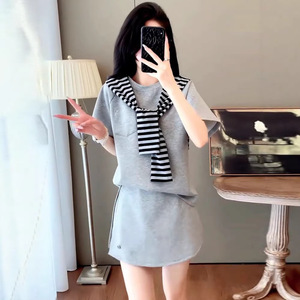 Korean Style Preppy Skirt Set For Women Short Sleeve T Shirt And Shawl Three Piece Set Black Gray Polyester Casual Wear - Product Image 4