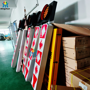 إشارة مرور LED تعمل بالطاقة الشمسية مقاومة للماء مع ضوء وامض أصفر للسلامة المرورية - بيع مباشر من المصنع - Product Image 5