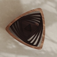 Table basse en bois massif avec verre trempé noir, design créatif, triangle creux, style moderne nordique, article de luxe léger