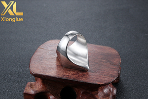 Anillo de Moda Totem Número 18K Chapado en Oro, Acero Inoxidable Resistente al Agua, No se Deslustra, para Hombre, Venta al Por Mayor - Product Image 5
