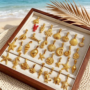 Ciondolo Bikini Tema Mare e Oceano |   Ciondoli a forma di pesce, aragosta, stella marina e conchiglia in acciaio inossidabile placcato oro PVD 18K |   Impermeabile Ipoallergenico - Product Image 5