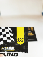 Sachets en aluminium imprimés sur mesure avec trou de suspension, motif drapeau de course à carreaux, pour épingles de collection mystère