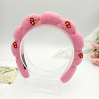 Bandeau doux en tissu éponge avec broderie florale et motif nuage, idéal pour le spa, le nettoyage du visage et le démaquillage
