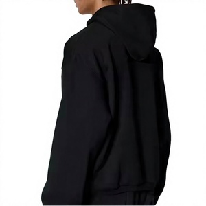 Conjunto Deportivo Unisex con Capucha Negra, 100% Algodón, Corte Holgado, Estilo Casual, con Cordón en la Cintura y Bolsillos Laterales - Product Image 2