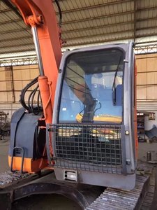 Mini-excavatrice sur chenilles Hitachi ZX75/ZX60 d'occasion avec une puissance de 75 kW, 7500 kg, en bon état, à vendre - Product Image 3