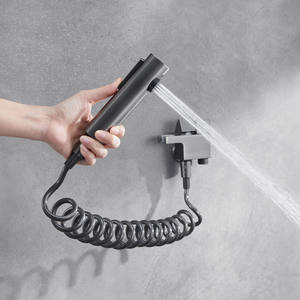 Pistola pulverizadora de bidé portátil de plástico de lujo ligero multifunción con salida de 1/2 pulgada para inodoro, tipo grifo triangular, para uso transfronterizo - Product Image 3