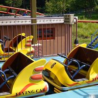 Manèges à sensations fortes : montagnes russes et roller-coasters pour parcs et foires familiales