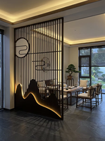 Paravent moderne Art Déco en acier inoxydable, à lattes verticales découpées au laser, étanche, avec base lumineuse en forme de montagne, pour la décoration de salon