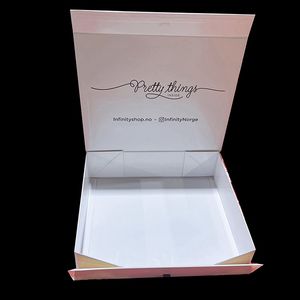 Scatola Regalo Magnetica Pieghevole Grande Personalizzata a Buon Prezzo con Nastro, Rivestimento UV, Laminazione Opaca, Fodera in Spugna, Album Matrimoniale con Goffratura - Product Image 1