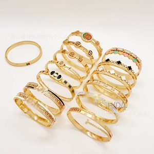 <span class=keywords><strong>Bracelet</strong></span> en acier inoxydable trèfle à quatre feuilles, clou de style <span class=keywords><strong>Cartier</strong></span>, <span class=keywords><strong>bracelet</strong></span> cœur effet goutte d'huile de marque T, <span class=keywords><strong>bracelet</strong></span> Yangshulun - Product Image 4