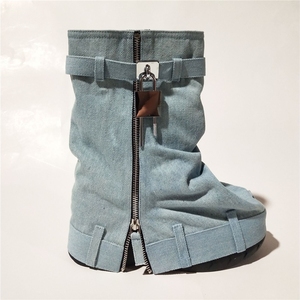 ZHEZHE Denim Shark Boots per donna stivali corti <span class=keywords><strong>con</strong></span> lucchetto <span class=keywords><strong>stivaletti</strong></span> 2023 punta tonda <span class=keywords><strong>con</strong></span> <span class=keywords><strong>zeppa</strong></span> da donna stivali - Product Image 1