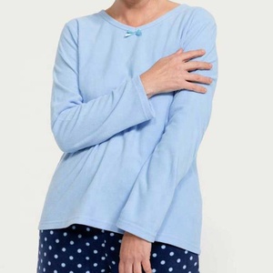Pyjamas de nuit personnalisés pour femmes en hiver 100% Ensemble de vêtements de nuit en <span class=keywords><strong>polaire</strong></span> polyester Vêtements de maison confortables pour femmes - Product Image 3
