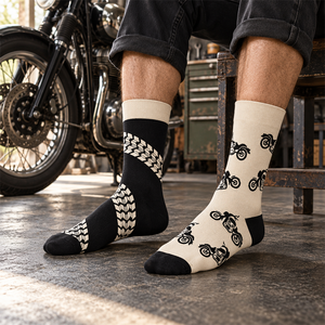 Chaussettes mi-mollet asymétriques style AB, imprimé moto et <span class=keywords><strong>pneu</strong></span>, deux motifs différents, tricotées, conception personnalisée OEM - Product Image 4