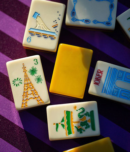 Juego de Mahjong Americano de Lujo con Temática La Vie En Mahj, en Amarillo, Diseño Moderno de Alta Gama para 4 Jugadores, Material de Melamina - Product Image 4
