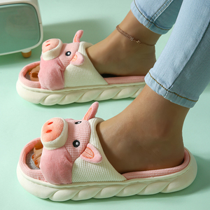 Pantoufles en lin pour femmes à imprimé animalier avec motif cochon mignon, logo personnalisé, antidérapantes, douces et confortables pour l'hiver et l'été - Product Image 4